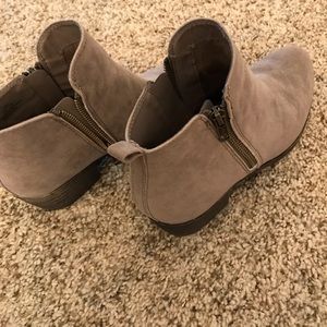 Dunes size 7 1/2 ankle booties